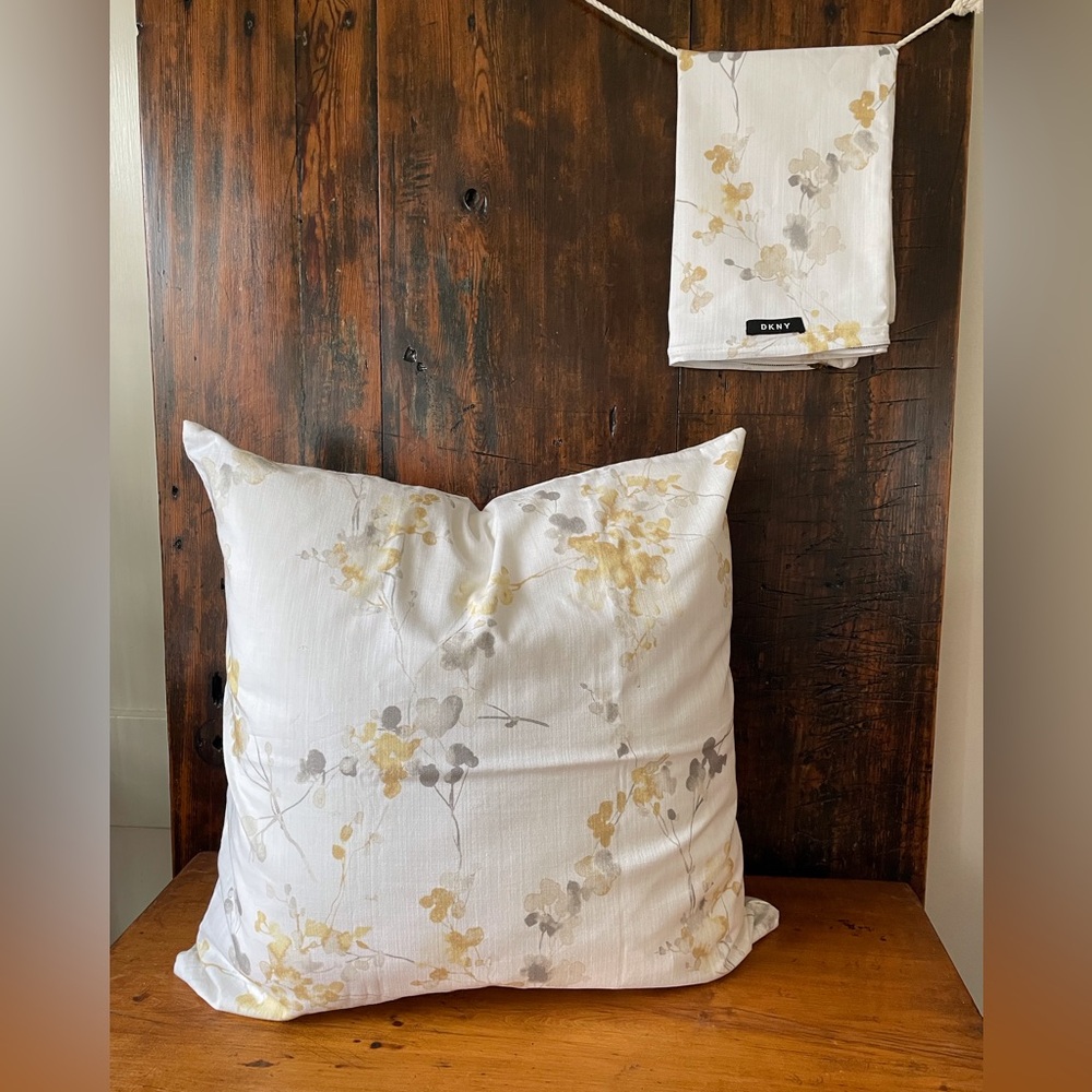 2 DKNY 24 X 24 Yellow White Gray Floral Water Color Print Pillow Covers